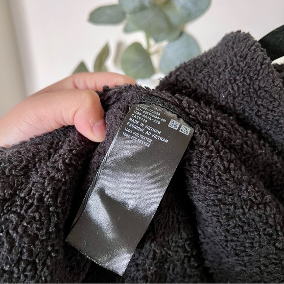 Uniqlo Fleece Jacket - Picture 6 of 9